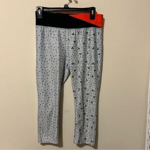 Nike Dri Fit Capri Pants Women’s Medium Gray Athleisure Activewear Exercise Run